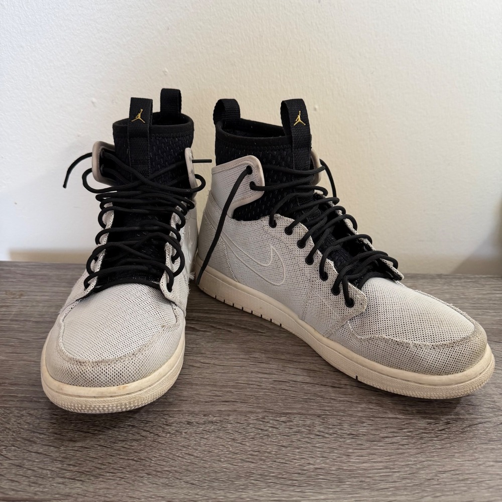 Jordan Air Jordan 1 Retro‎ Ultra High Light Bone Black 844700-132 Mens 9.5